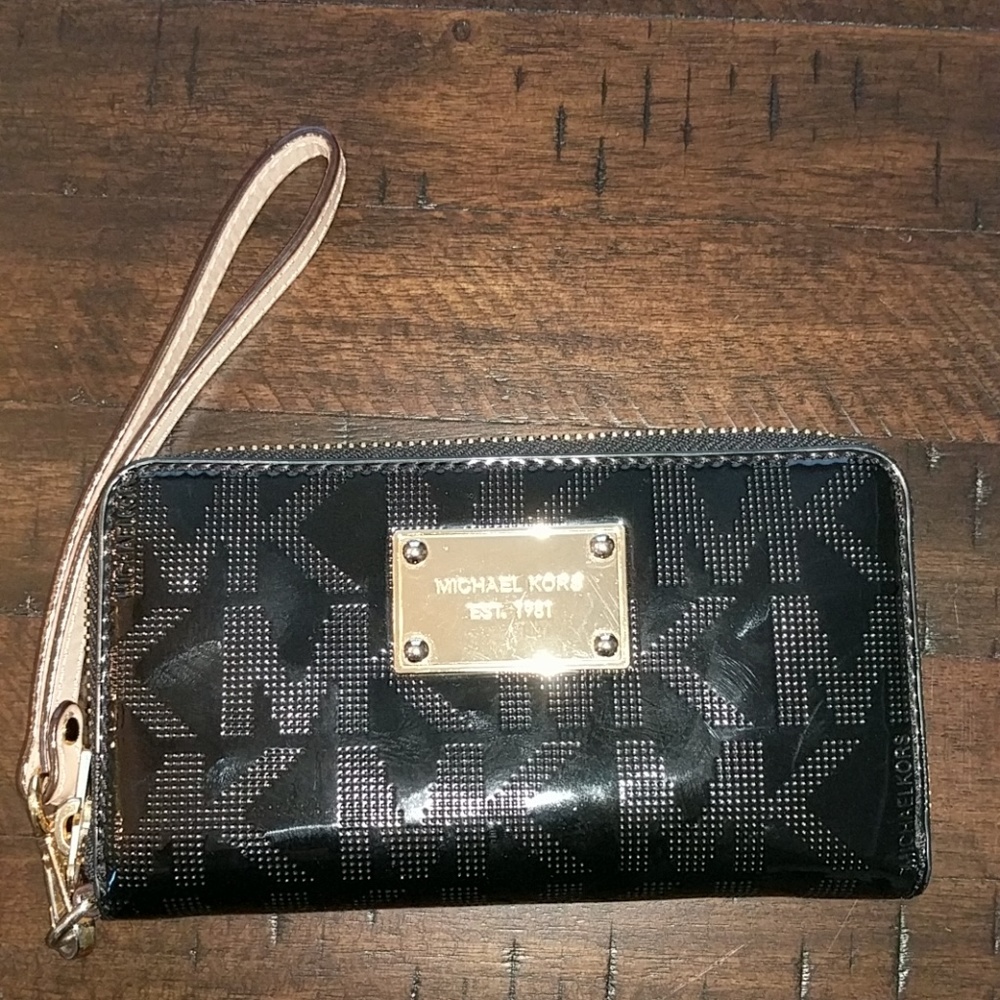 Michael Kors patent wristlet